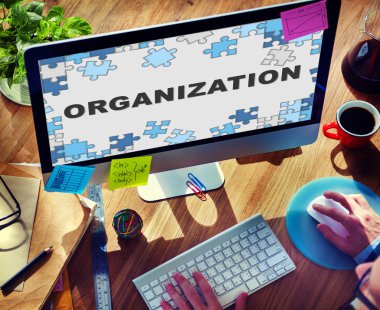 Bilgisayar ve organizasyon kavramı kullanan adam