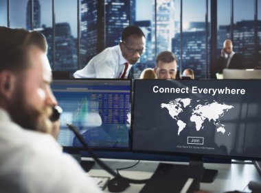 çalışma iş adamları ve her yerde bağlanmak