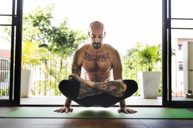 Etkin adam pratik Yoga