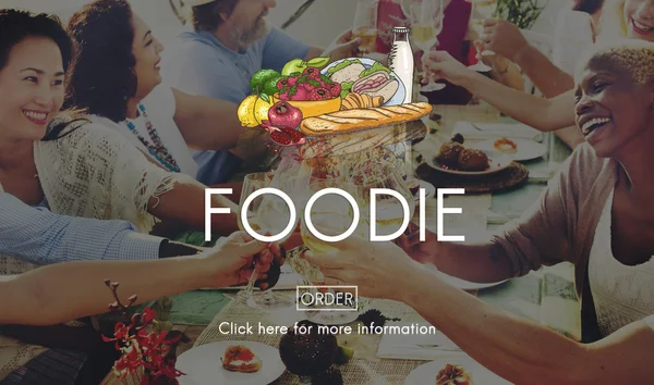 Vänner umgås på part och foodie — Stockfoto