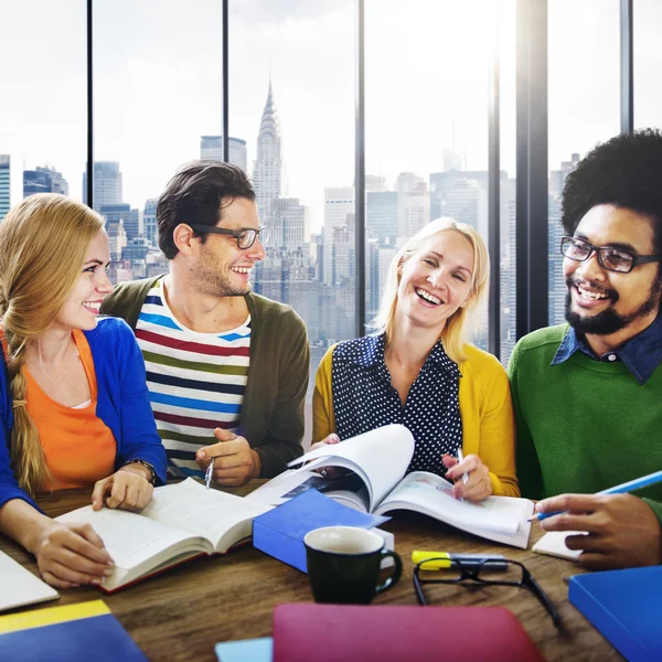 Equipe Estudando juntos Conceito — Fotografia de Stock