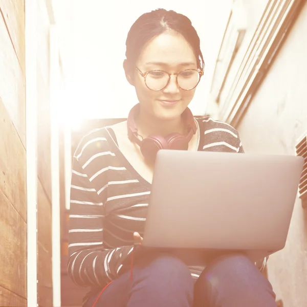 Conexión de la mujer Internet Tecnología Concepto de trabajo — Foto de Stock