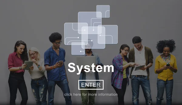 Studenten met behulp van digitale devises, sociale netwerken — Stockfoto