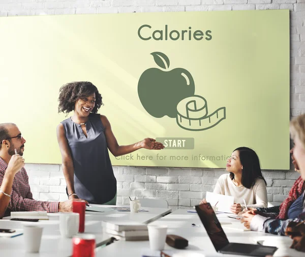 Calorieën concept en diversiteit mensen — Stockfoto