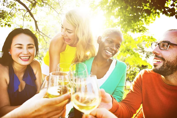 Beste vrienden drinken — Stockfoto