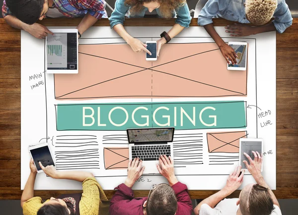 Diversity people and blogging — Stock Photo, Image