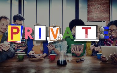 Dijital aygıtlar kullanan insanlar