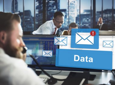 İş insanların çalışma ve veri