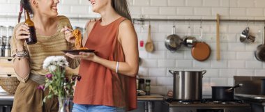 mutlu arkadaş portresi iyi eğlenceler