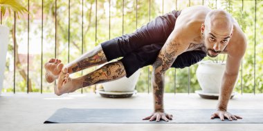 Etkin adam pratik Yoga