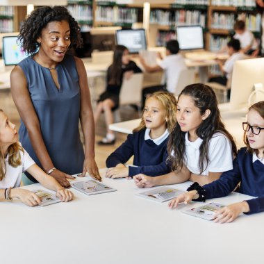 okulda ders sahip öğrenciler