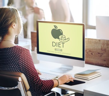 işkadını üstünde bilgisayar diyet ile çalışma