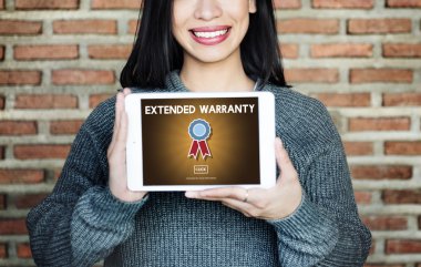 kadın tablet ile genişletilmiş garanti tutar