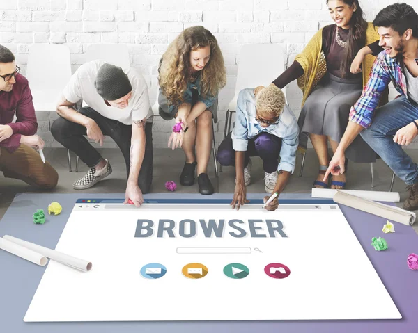 Vielfalt Menschen und Browser — Stockfoto