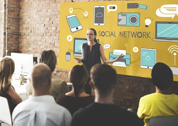 Mensen op conferentie met Socail netwerk — Stockfoto