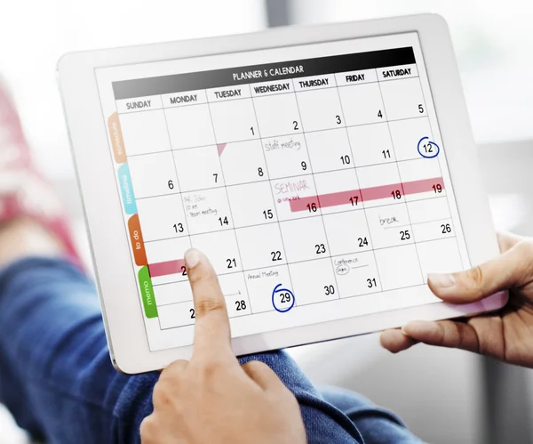 Tablet digital com calendário — Fotografia de Stock