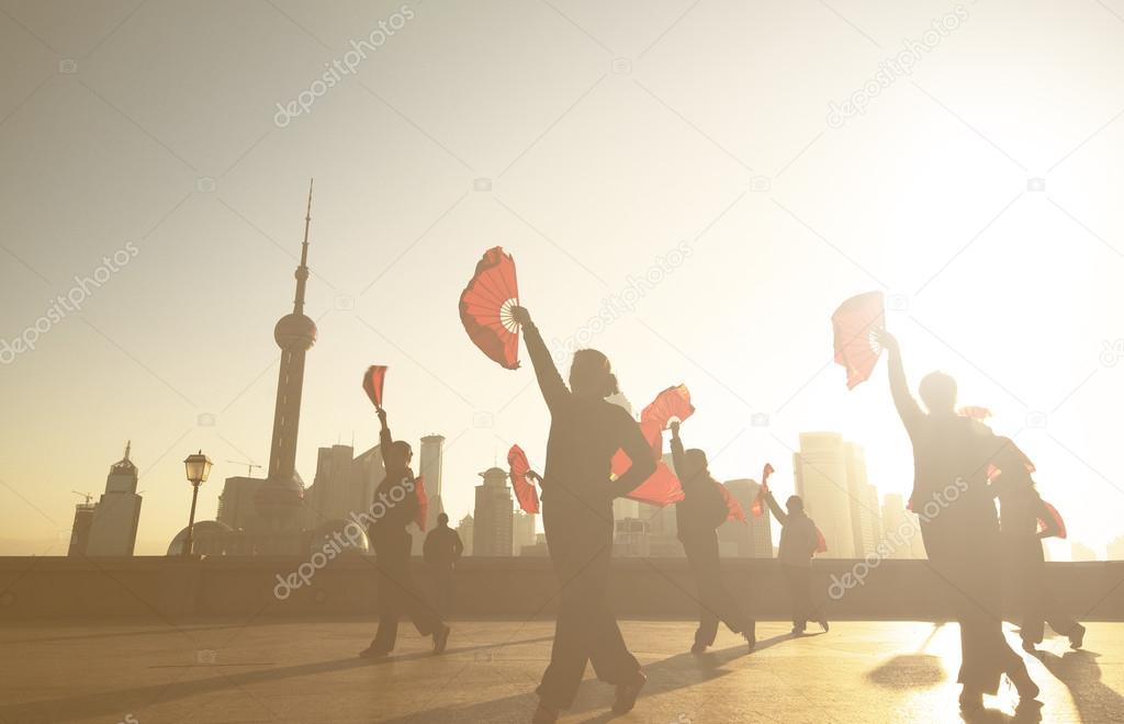 silhouette people dansing at street