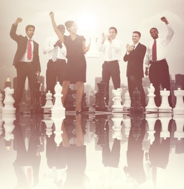 iş adamları ile satranç kutluyor