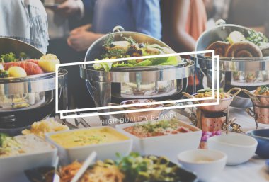 Masa çeşitli lezzetli yiyecek dolu