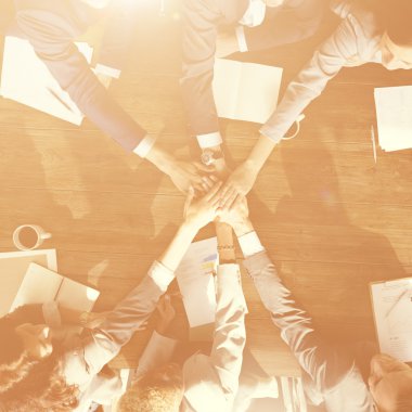 Eller birlikte kavramı ve iş adamları 