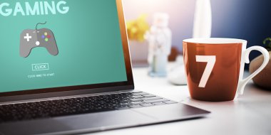 Bilgisayar ofis masasında. 