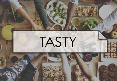 Tablo ve lezzetli yemek arkadaşlar