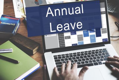 Dizüstü bilgisayarlı erkek eller