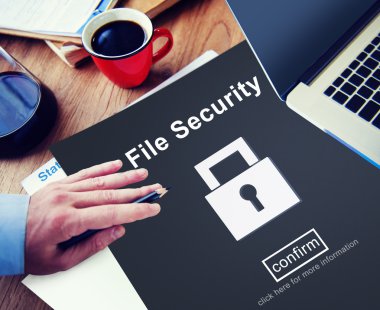 Güvenlik kavramı ile çalışan adam