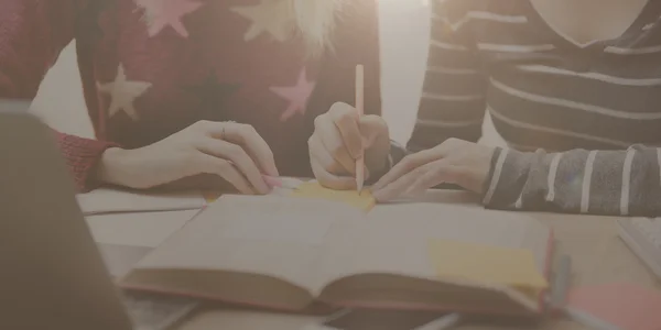 Portret van vrouwen met boeken — Stockfoto