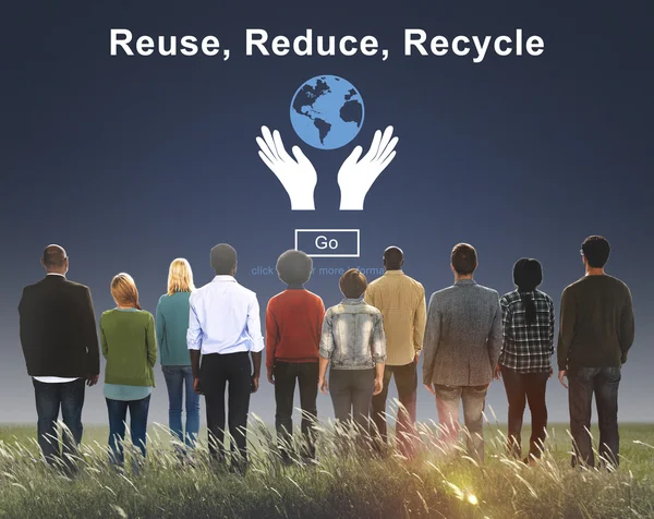 Diverses personnes et concept de recyclage — Photo