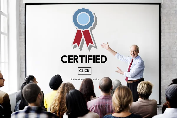 Persone in seminario con certificato — Foto Stock