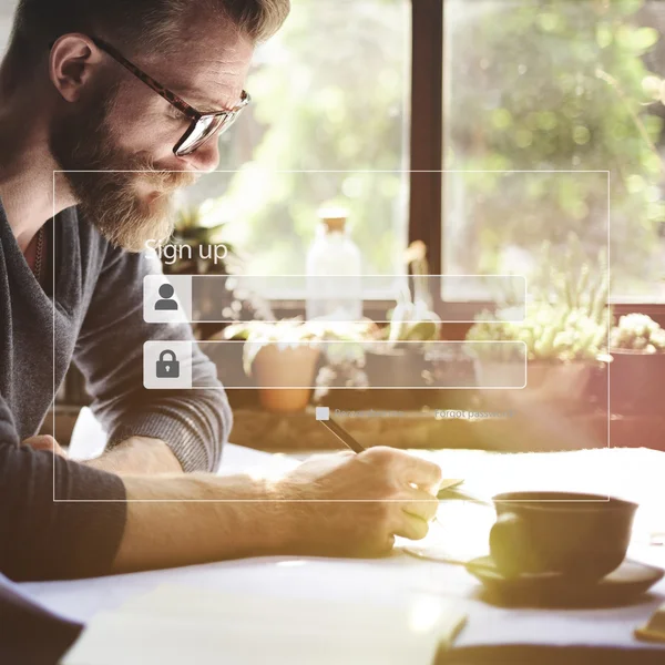 Knappe Man schrijven notities — Stockfoto