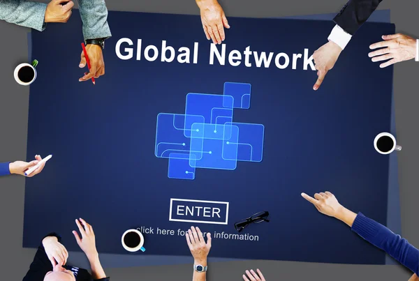 Mensen uit het bedrijfsleven wijzen op wereldwijde netwerk — Stockfoto