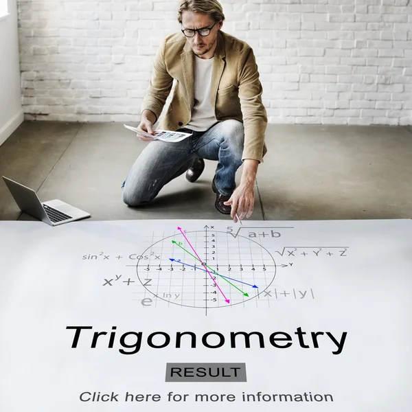 Hombre de negocios que trabaja con trigonometría —  Fotos de Stock