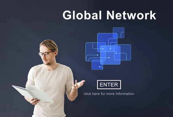 Zakenman werken met wereldwijde netwerk — Stockfoto