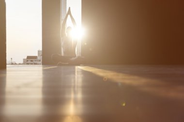 Etkin adam pratik Yoga