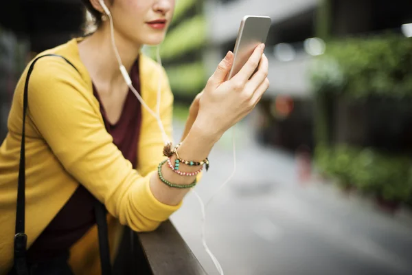 Portrait of woman with phone — Stock Photo, Image