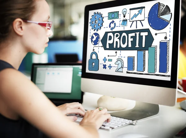 Businesswoman working on computer with profit — Stock Photo, Image