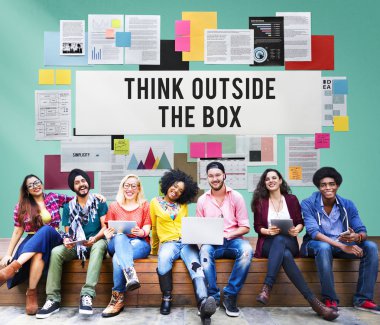 Dijital aygıtlar kullanan insanlar