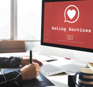 dating hizmetler monitör ile bilgisayar