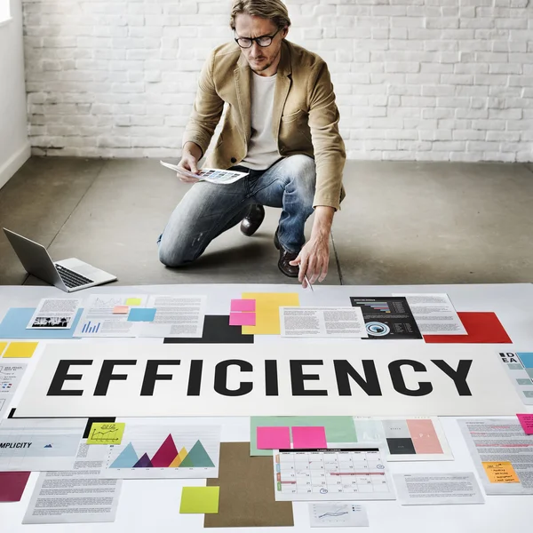 Businessman working with efficiency — Stock Photo, Image