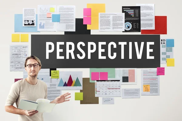 Zakenman werken met perspectief — Stockfoto