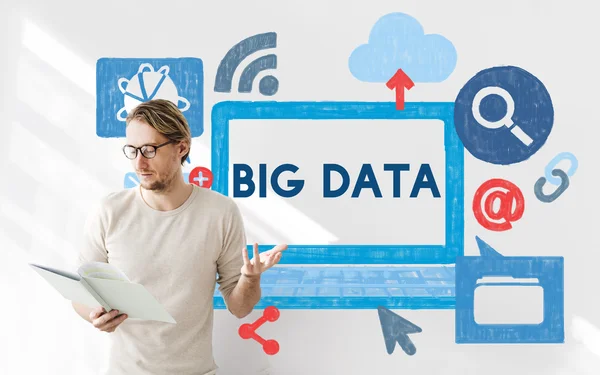 Empresário trabalhando com Big Data — Fotografia de Stock