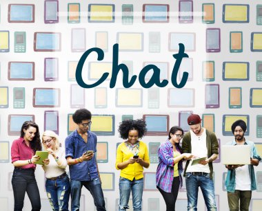 İnsanlar internet'te sörf 