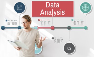 İşadamı veri analizi ile çalışma