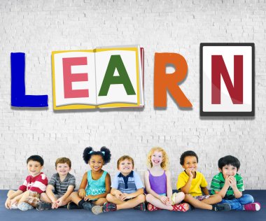 Çeşitlilik çocuk birlikte oturan