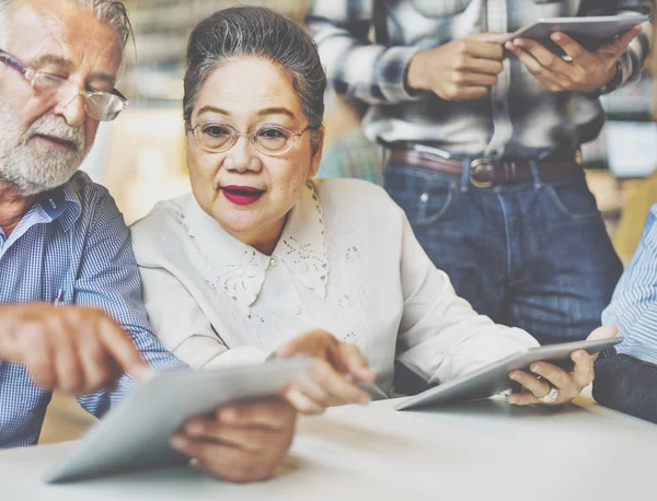 Middle aged people studying together — Stock fotografie