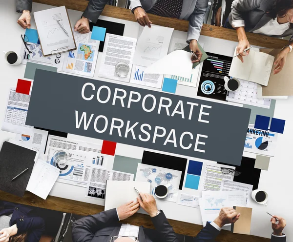 Az irodában dolgozó üzletemberek — Stock Fotó