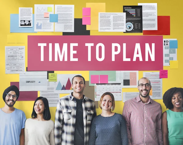 Diversidade pessoas com tempo para planejar — Fotografia de Stock