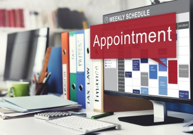 Bilgisayar ofis masasında. 